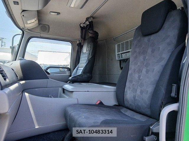 Nissan QUON 2017-03 8355442-18