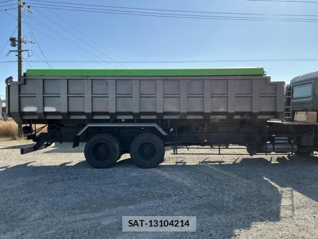 Nissan QUON 2010-05 8355440-10