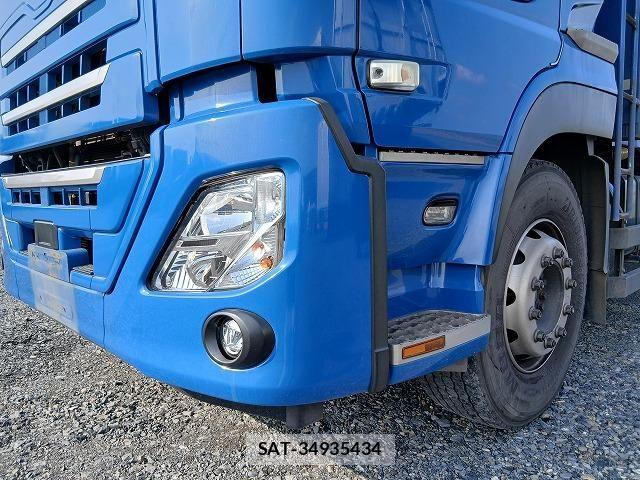 Nissan QUON 2020-08 8355439-12
