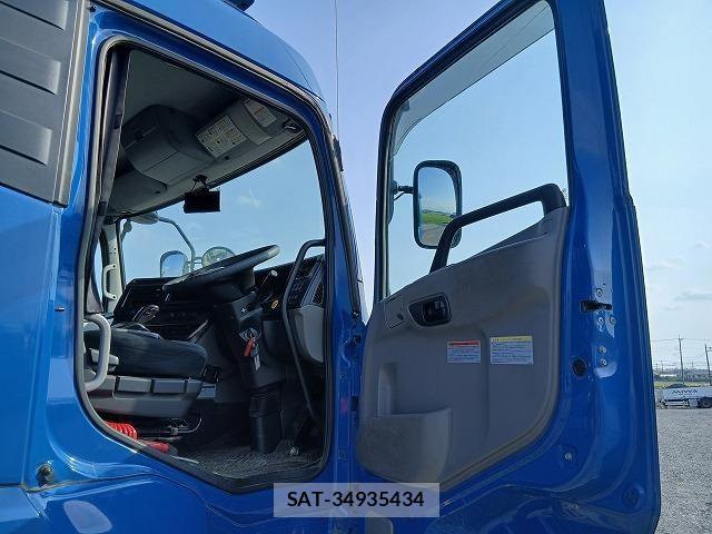 Nissan QUON 2020-08 8355439-26