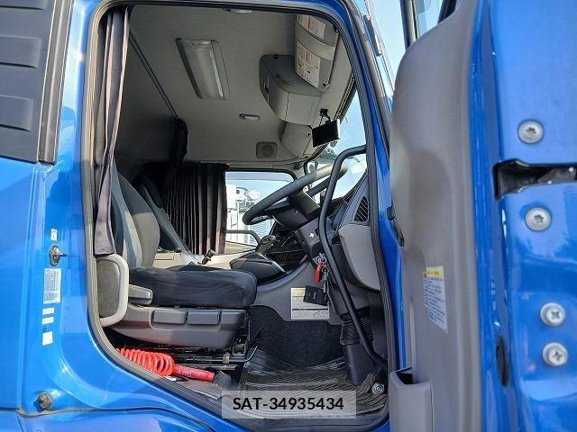 Nissan QUON 2020-08 8355439-27