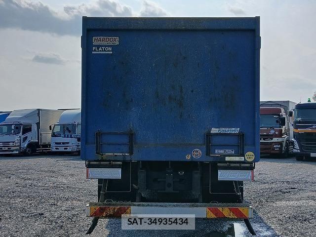 Nissan QUON 2020-08 8355439-4
