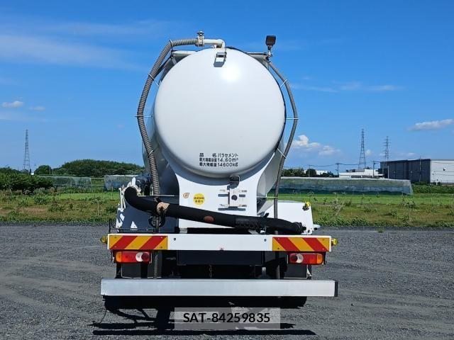 Nissan QUON 2021-01 8368256-12