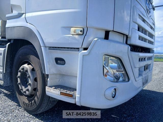 Nissan QUON 2021-01 8368256-18