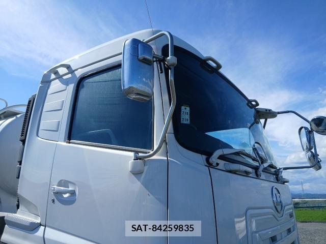 Nissan QUON 2021-01 8368256-21