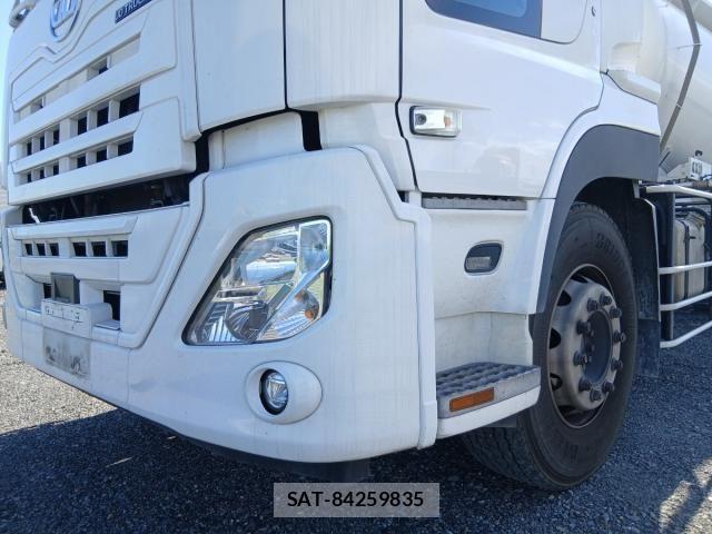 Nissan QUON 2021-01 8368256-26