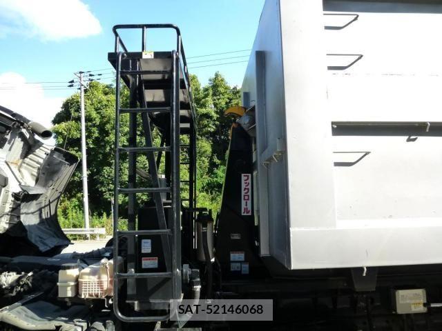 Nissan QUON 2020-03 8368257-15