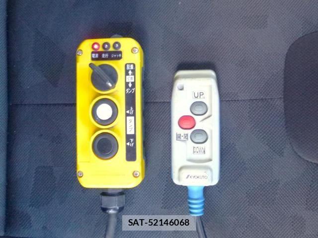 Nissan QUON 2020-03 8368257-18