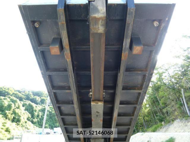 Nissan QUON 2020-03 8368257-21