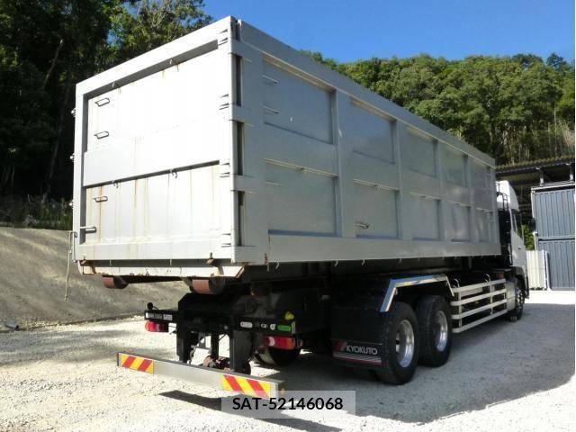 Nissan QUON 2020-03 8368257-3