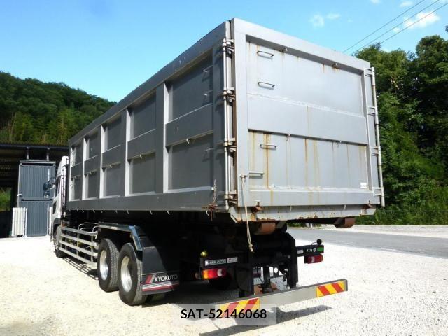 Nissan QUON 2020-03 8368257-5