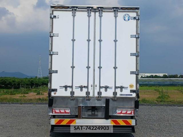 Nissan QUON 2016-01 8414598-12