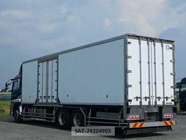 Nissan QUON 2016-01 8414598-15