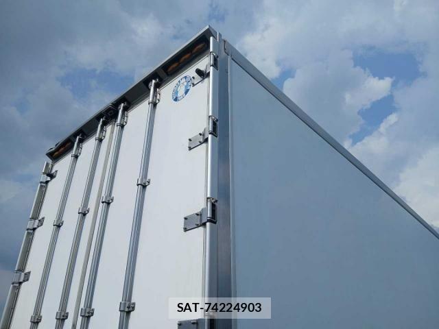 Nissan QUON 2016-01 8414598-23