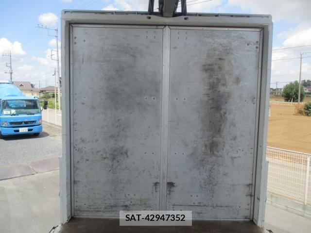 Nissan QUON 2019-07 8414599-14