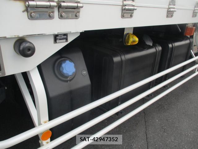 Nissan QUON 2019-07 8414599-15