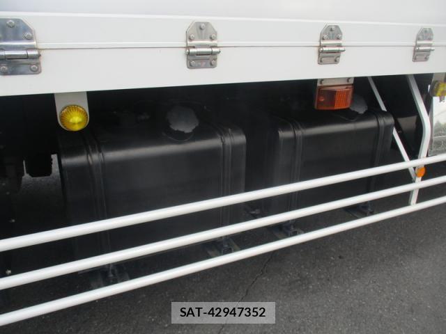 Nissan QUON 2019-07 8414599-16