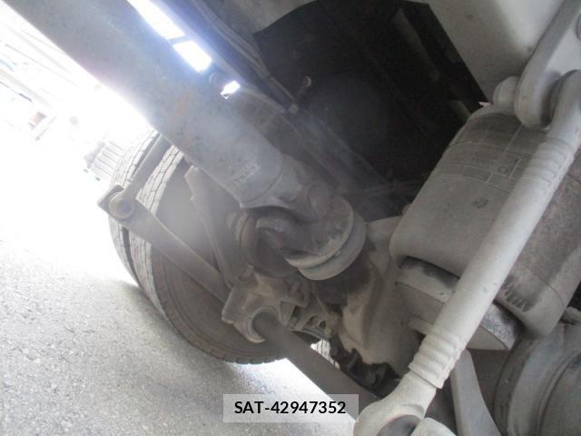 Nissan QUON 2019-07 8414599-21
