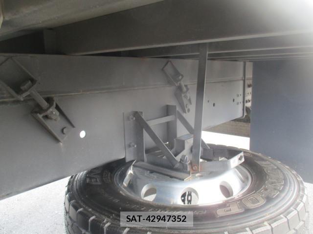 Nissan QUON 2019-07 8414599-23