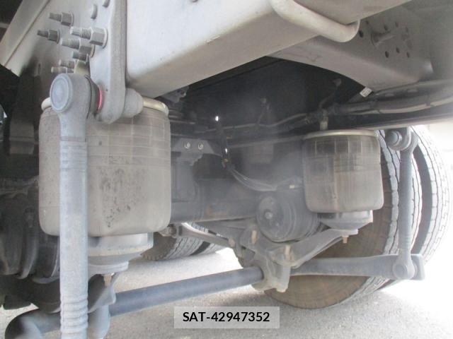 Nissan QUON 2019-07 8414599-24