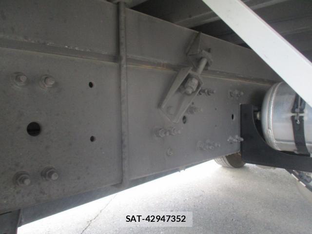 Nissan QUON 2019-07 8414599-28