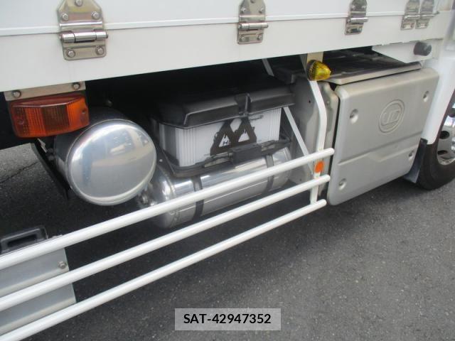Nissan QUON 2019-07 8414599-29