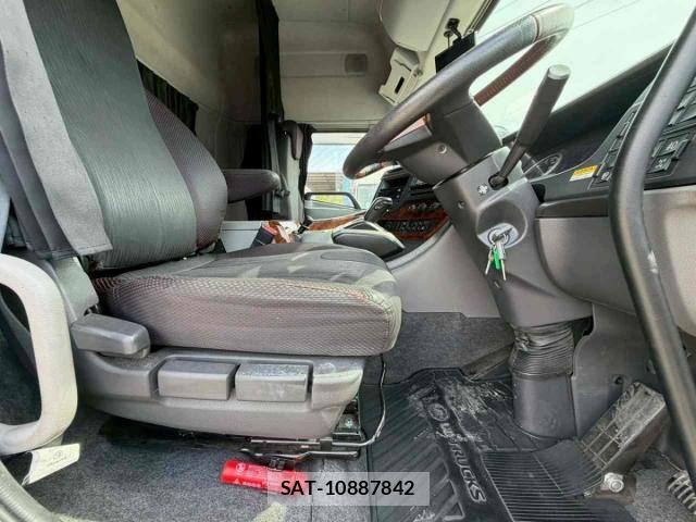 Nissan QUON 2022-01 8414595-9