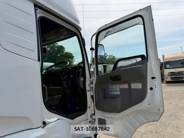 Nissan QUON 2022-01 8414595-10