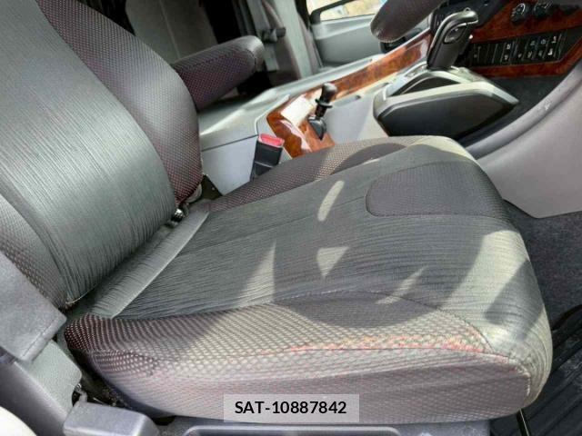 Nissan QUON 2022-01 8414595-12