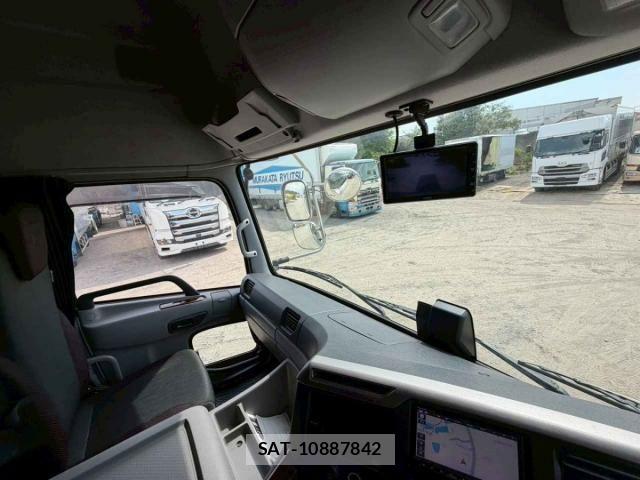 Nissan QUON 2022-01 8414595-18