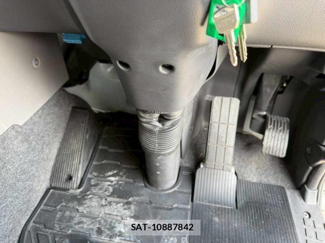 Nissan QUON 2022-01 8414595-25