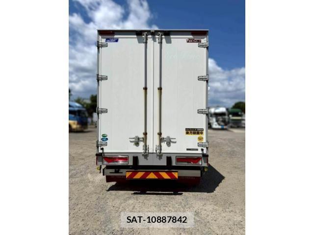 Nissan QUON 2022-01 8414595-3