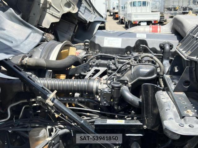 Nissan QUON 2014-06 8414597-16
