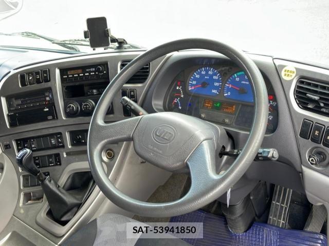 Nissan QUON 2014-06 8414597-20