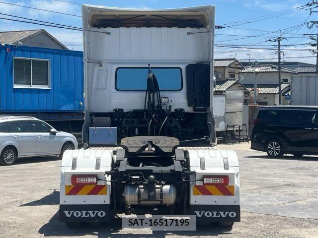 Nissan QUON 2024-01 8414591-10