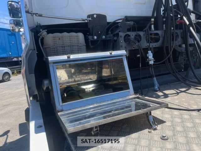Nissan QUON 2024-01 8414591-28