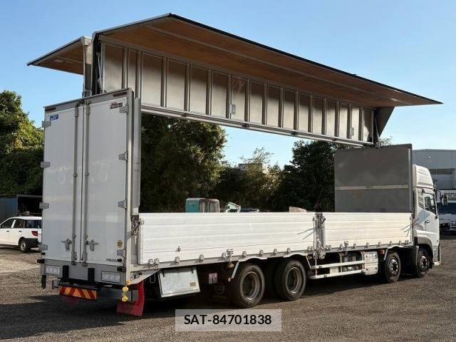 Nissan QUON 2021-01 8485972-11