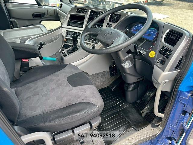 Nissan QUON 2016-11 8485976-14