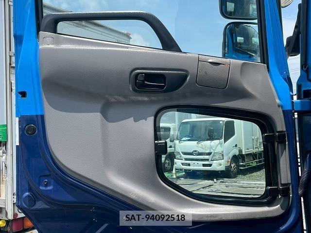 Nissan QUON 2016-11 8485976-17