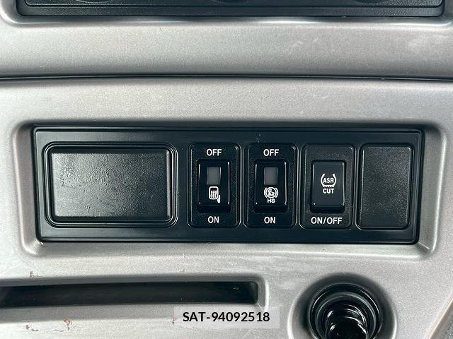 Nissan QUON 2016-11 8485976-25