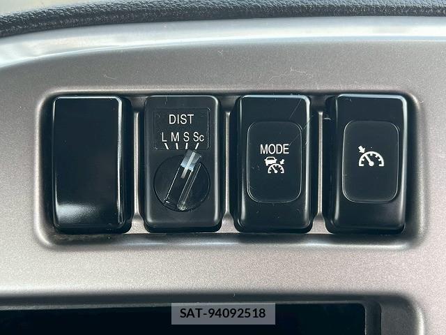 Nissan QUON 2016-11 8485976-26
