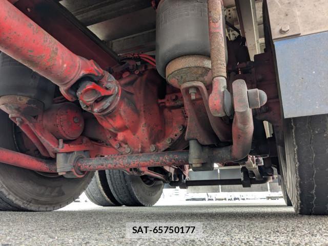 Nissan QUON 2019-03 8526801-11