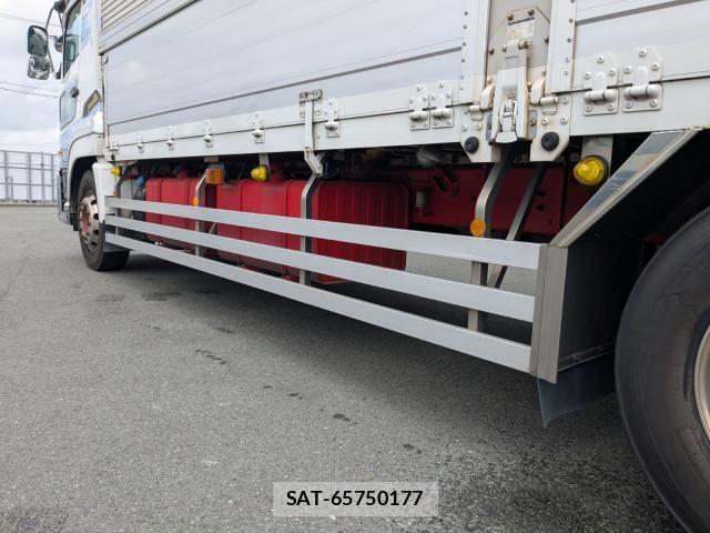 Nissan QUON 2019-03 8526801-12
