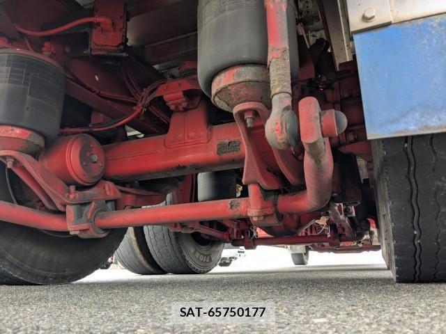 Nissan QUON 2019-03 8526801-14