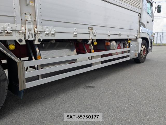 Nissan QUON 2019-03 8526801-15