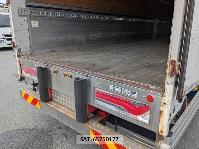 Nissan QUON 2019-03 8526801-17