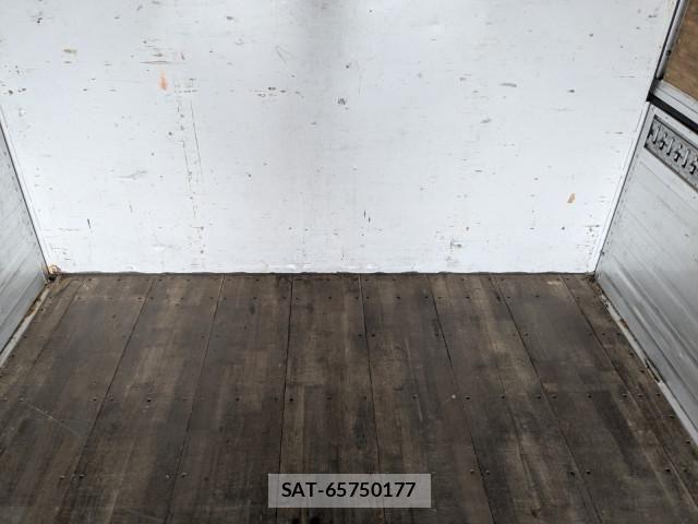 Nissan QUON 2019-03 8526801-21