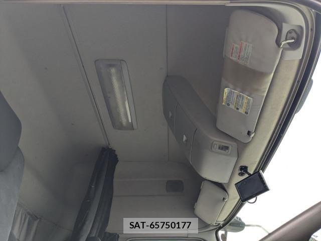 Nissan QUON 2019-03 8526801-24
