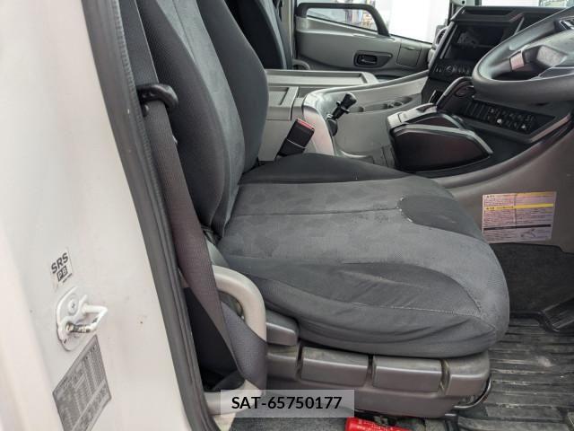 Nissan QUON 2019-03 8526801-26