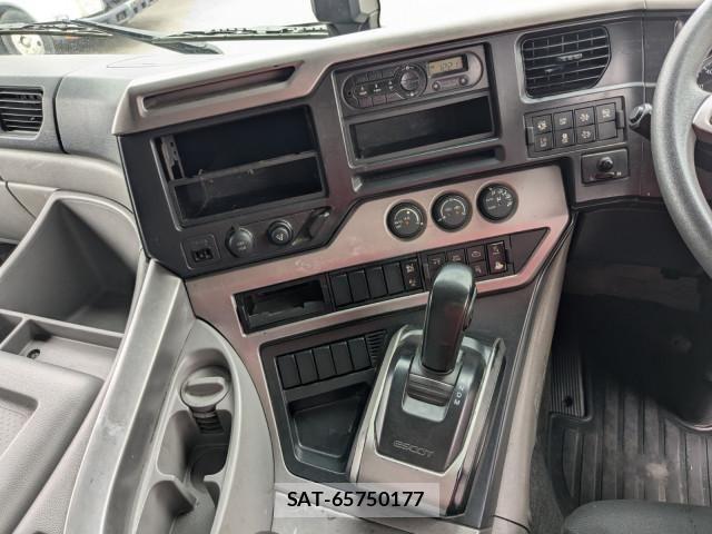 Nissan QUON 2019-03 8526801-27